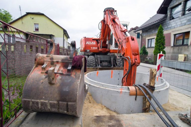 Kończą się prace kanalizacyjne w Jeleniu