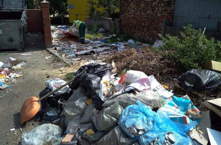 Problem z nielegalnymi odpadami na Osiedlu Stałym i Gigancie